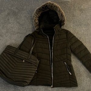 Khaki green coat size M-L and same color bag perfect for winter